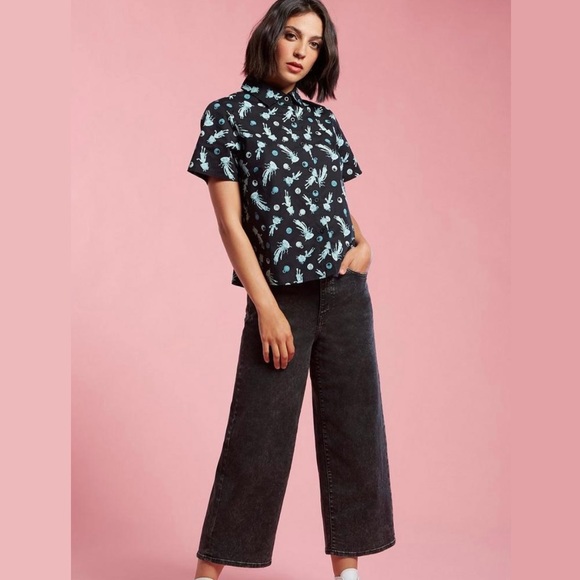 Coraline Hot Topic Shirt Womens Juniors Small Button Short Sleeve Ghost Children - Picture 2 of 12